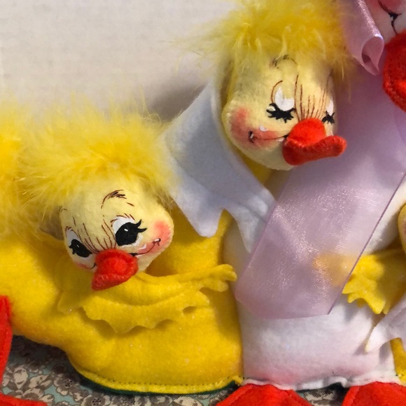 Annalee Mama duck with her three little chicks - Picture 3 of 10